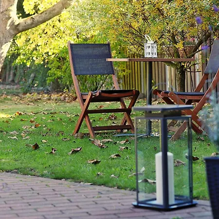 Mit Schoenem Garten In Διαμέρισμα *